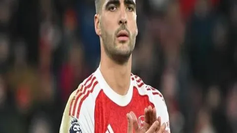 “埃及神迹续写！萨拉赫独占英超队内射手王，277球纪录独步天下！”